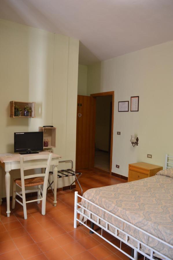 קסטלינה מריטימה Hotel Il Poggetto מראה חיצוני תמונה