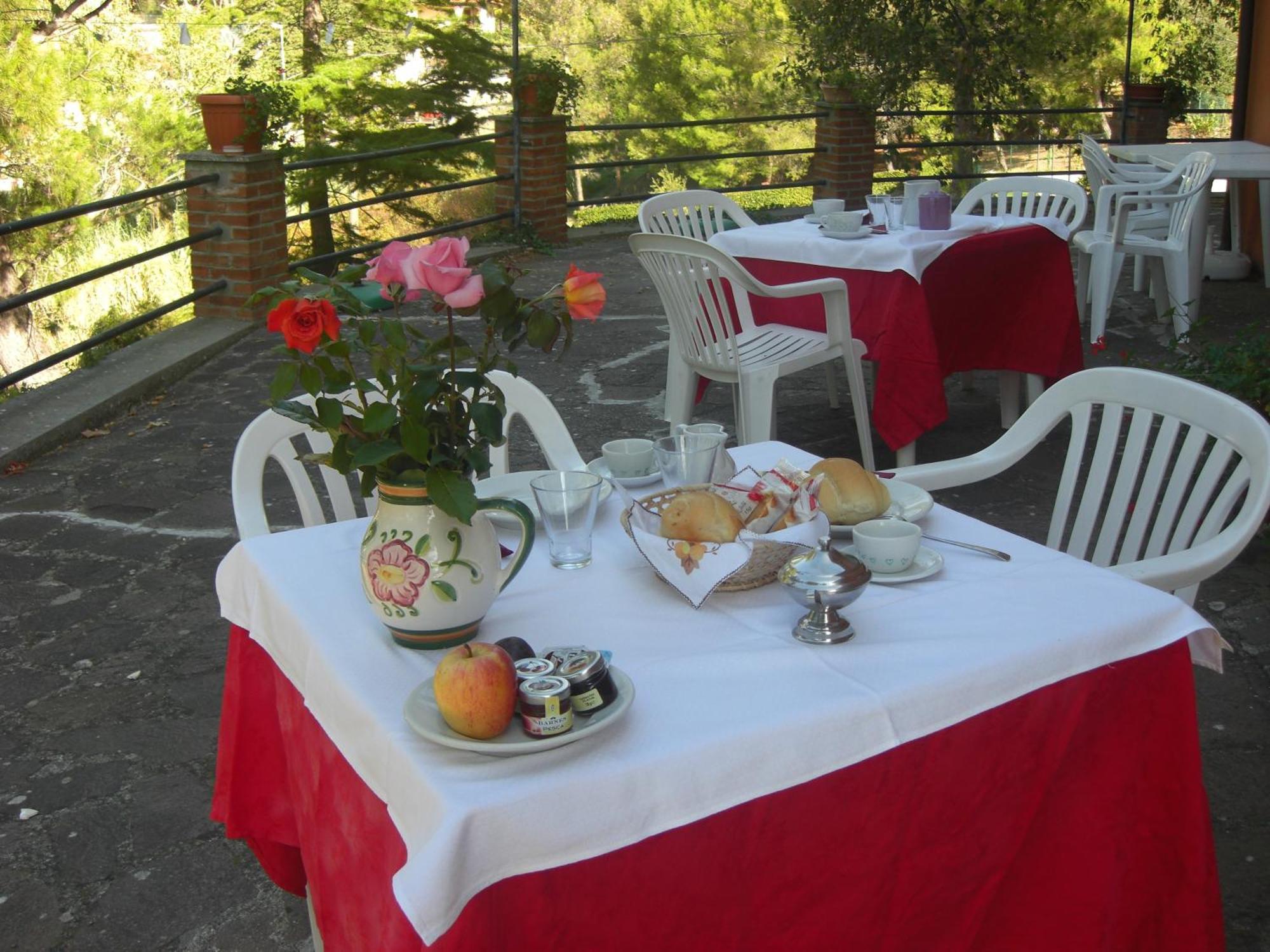 קסטלינה מריטימה Hotel Il Poggetto מראה חיצוני תמונה