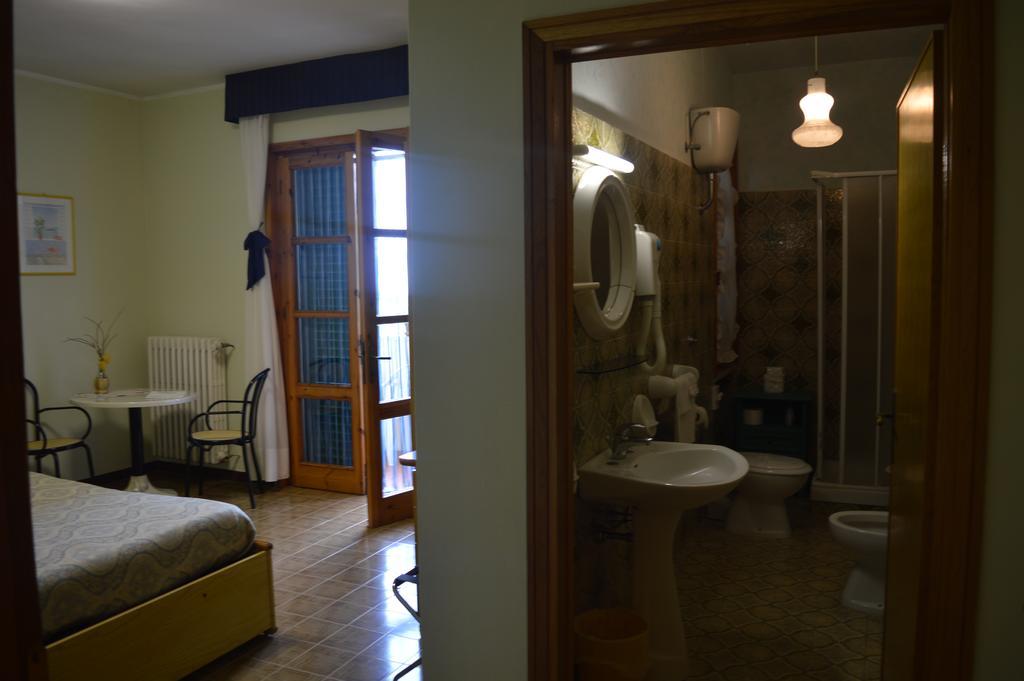 קסטלינה מריטימה Hotel Il Poggetto מראה חיצוני תמונה